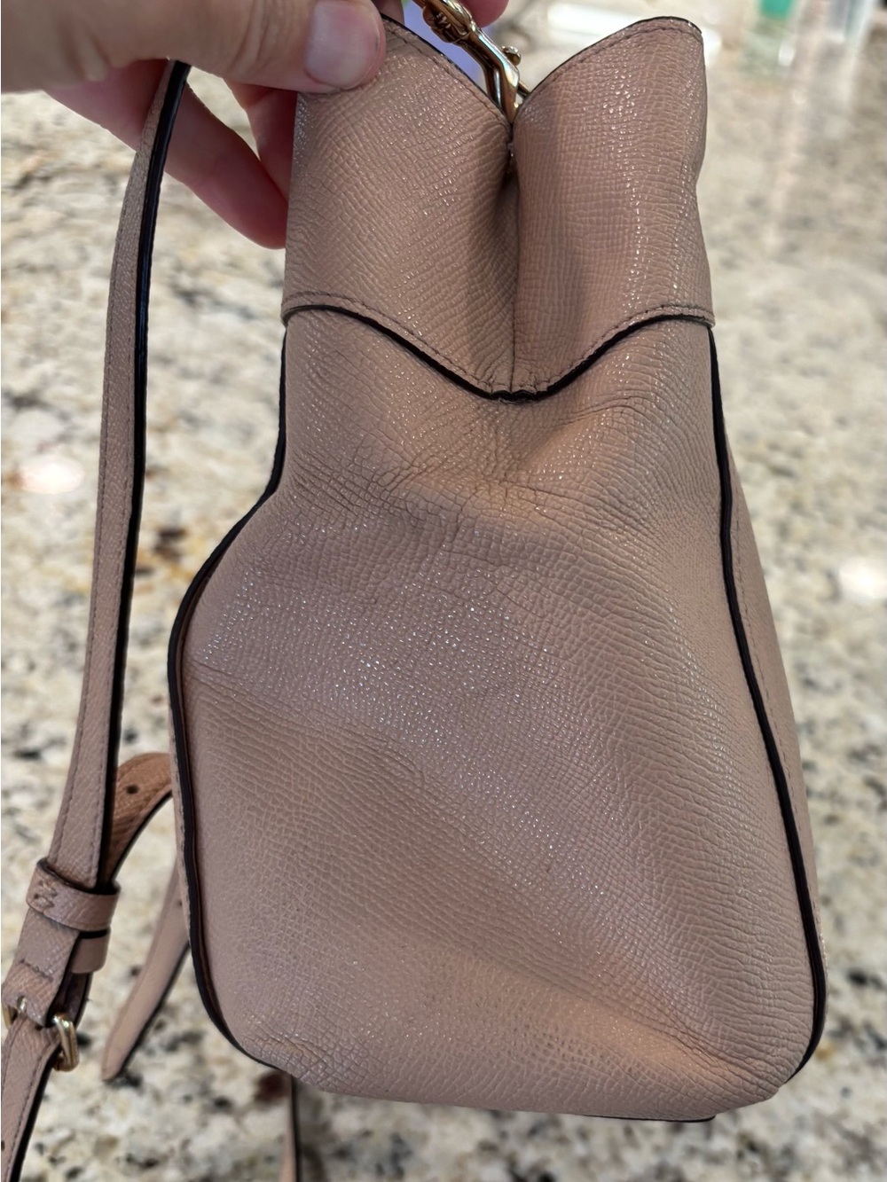 Well loved Coach shoulder purse - Picture 4 of 10